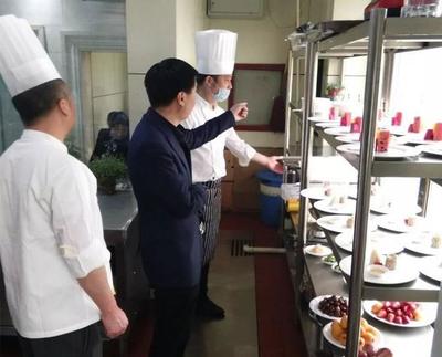 筑牢安全防線，護航健康消費——徽縣市監局黨組書記、局長趙豐一行深入徽州大酒店檢查指導食品安全工作